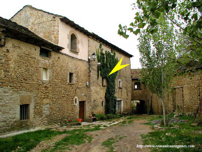 CASA DE JUAN PEDRO  Y ENCARNA EN OSIA, FRENTE A LA PARROQUIAL